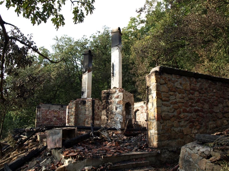 Nem tudott kijutni az égő házból