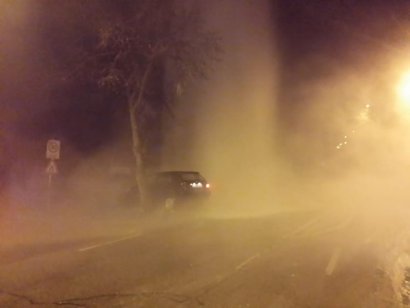 Két tűzcsapot is kidöntött az autó