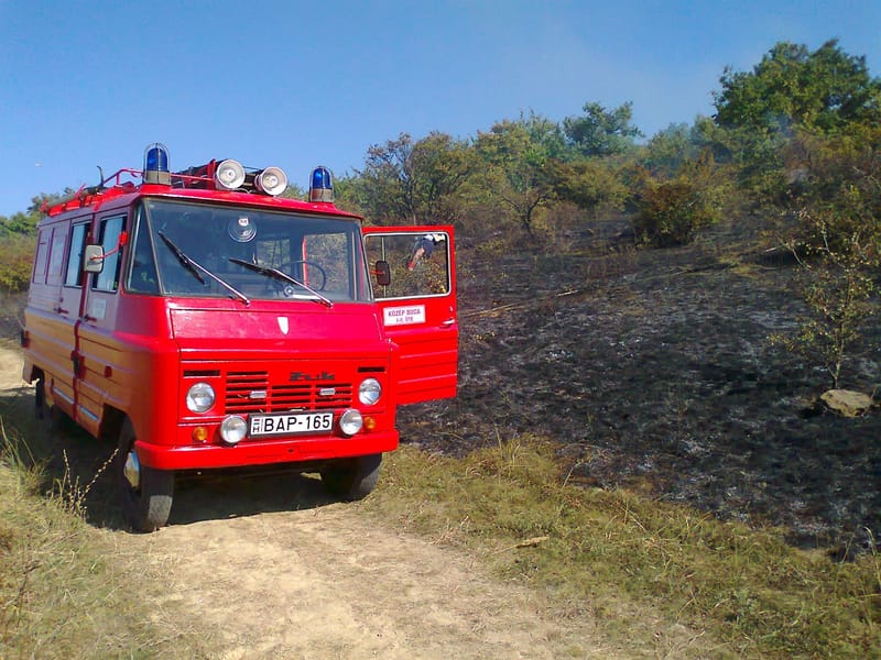 Bozóttűz a Vörös kővár hegy oldalában