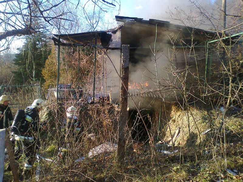 Két hétvégi ház égett