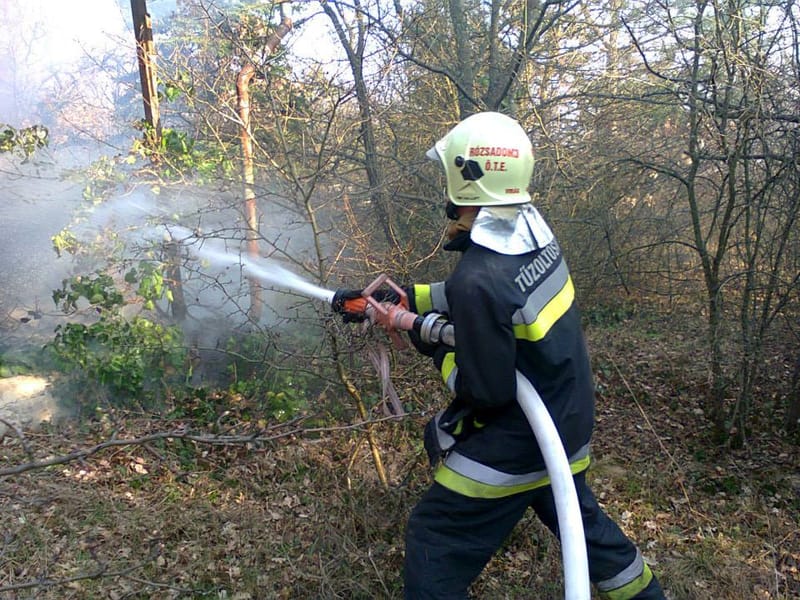Faházakat is veszélyeztetett a tűz