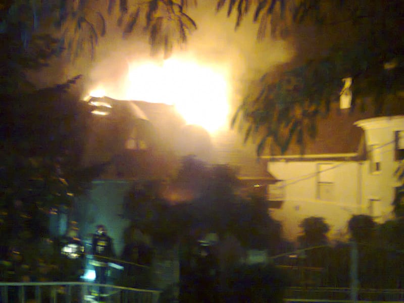 Villám csapott a háztetőbe