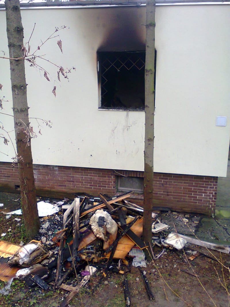 Kimentettük az égő lakásból