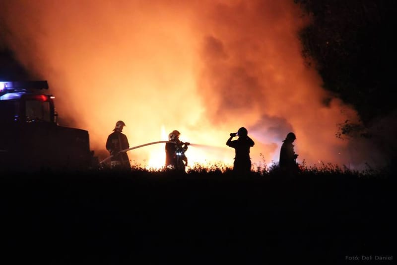 Szalmabálák égtek Pesthidegkúton