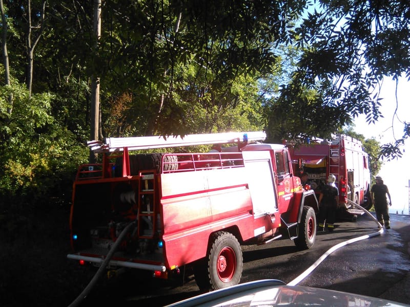 Erdőtűz a Nyereg út mellett