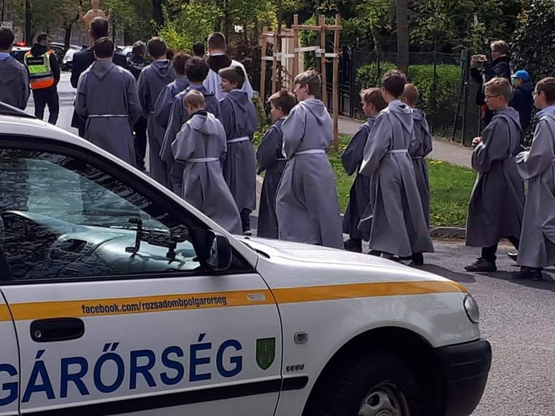 Húsvéti körmenetek biztosítása