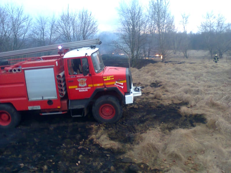 Nagy területen égett a száraz növényzet és a bozótos