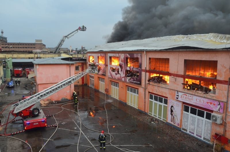 Raktártűz oltását segítettük