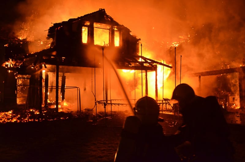 Kigyulladt egy családi ház Telkiben