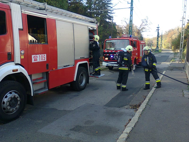 Füst szivárgott a családi házból