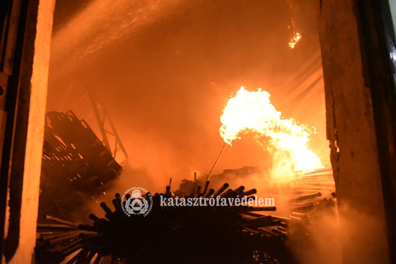 Raktárépület égett Kőbányán