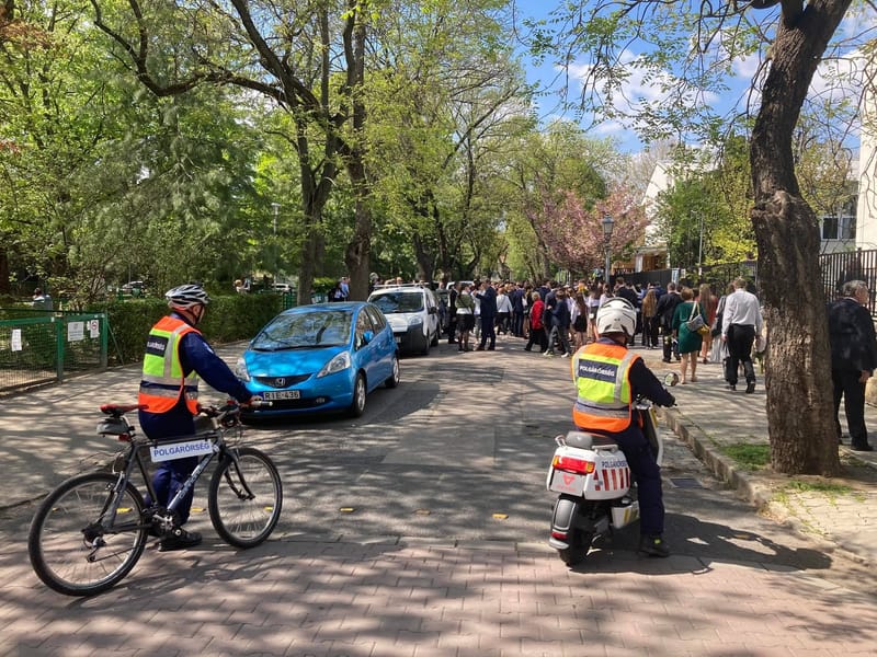 Biztonságosan lebonyolított körmenetek és ballagások