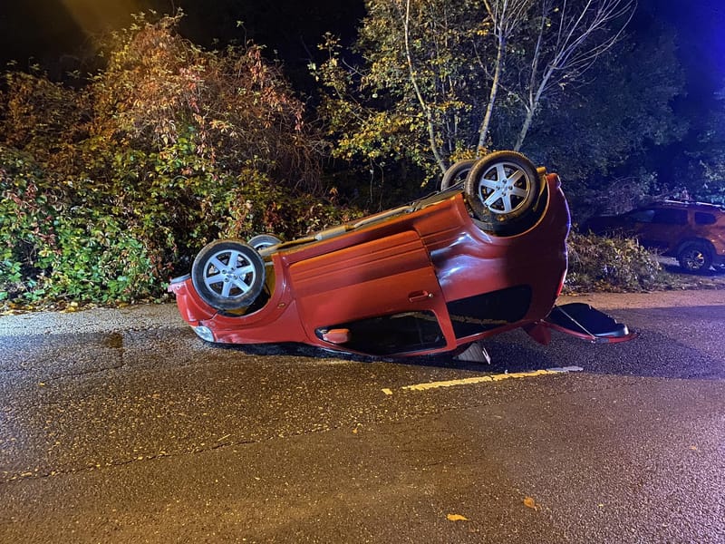 Felborult egy autó a Szépvölgyi úton