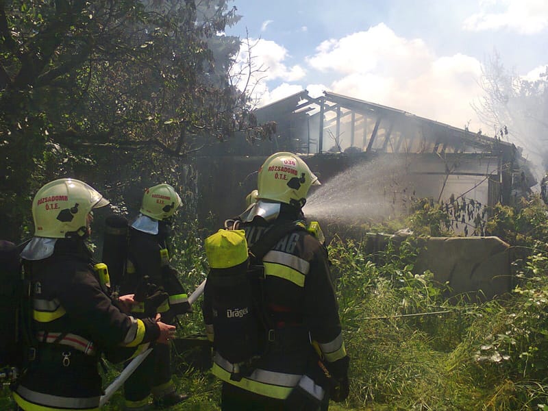 Kigyulladt egy ház a Máriahegy dűlőn
