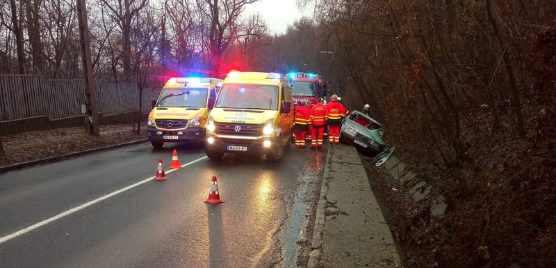 Árokba csapódott az autó