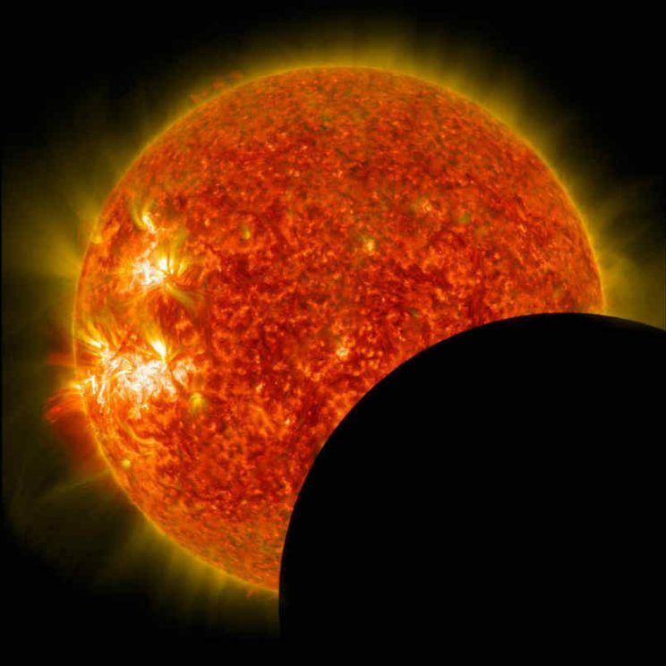 Saiba como ver o eclipse solar sem machucar os olhos