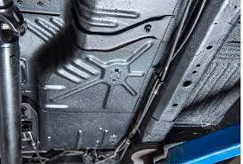 Dokładne mycie podwozia przed konserwacją