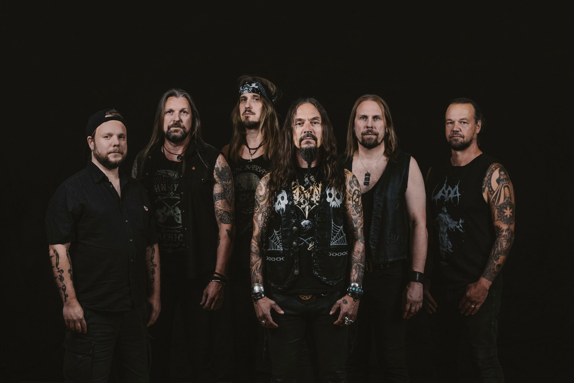 Finlandeses da banda Amorphis retornam a Porto Alegre nesta sexta-feira (26)