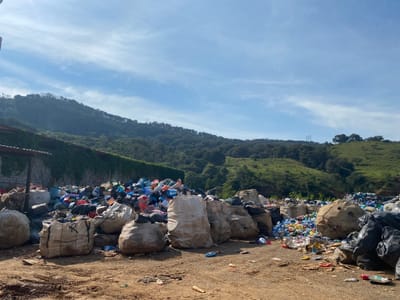 CONTAMINACION A CAUSA DE BOTELLAS PET image