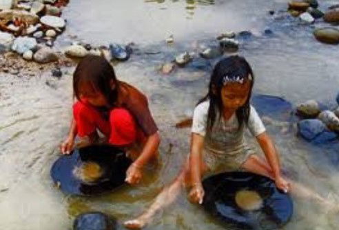 Bagaimana Anak-anak Papua Mendulang Emas?