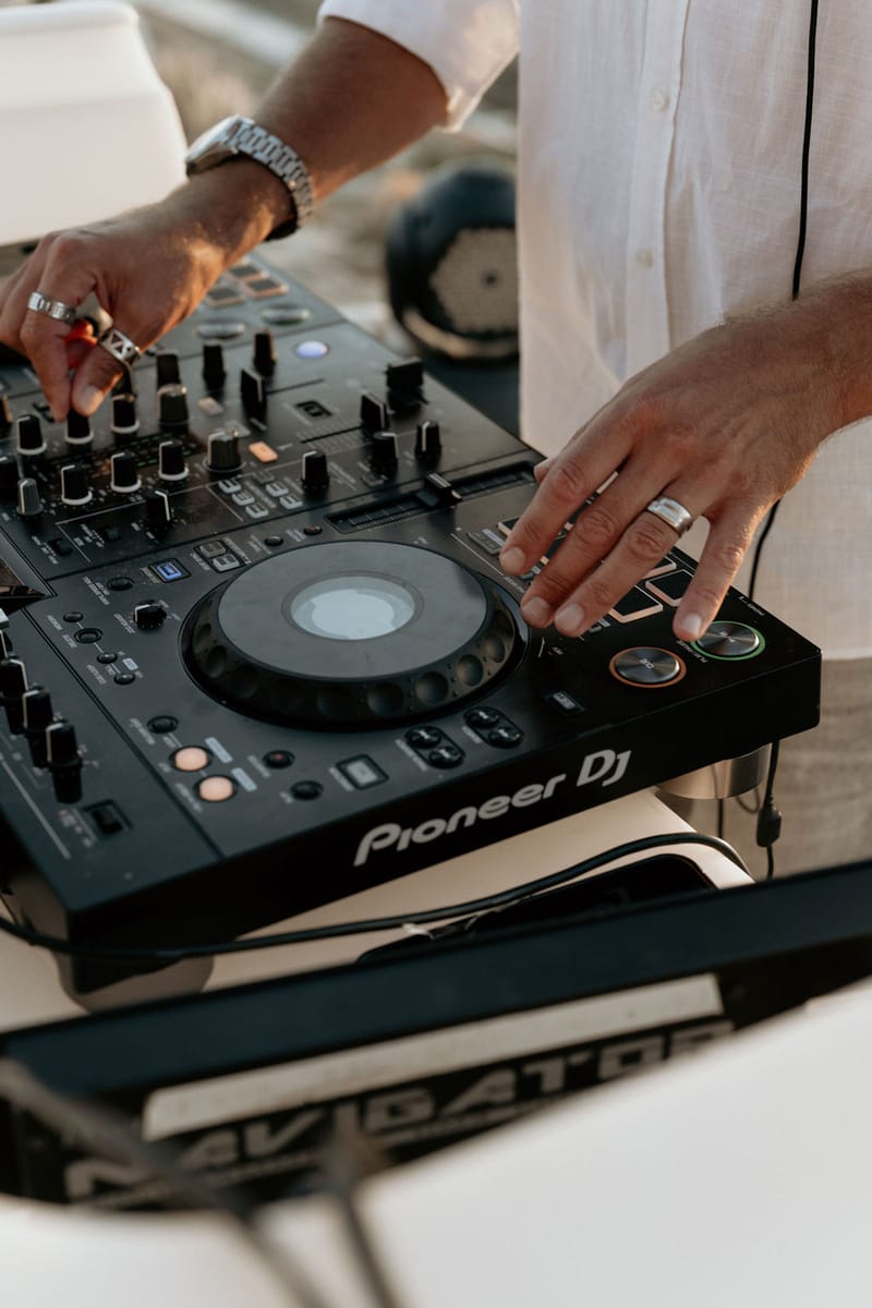 Eliana & Peter Bohemian wedding in Ios