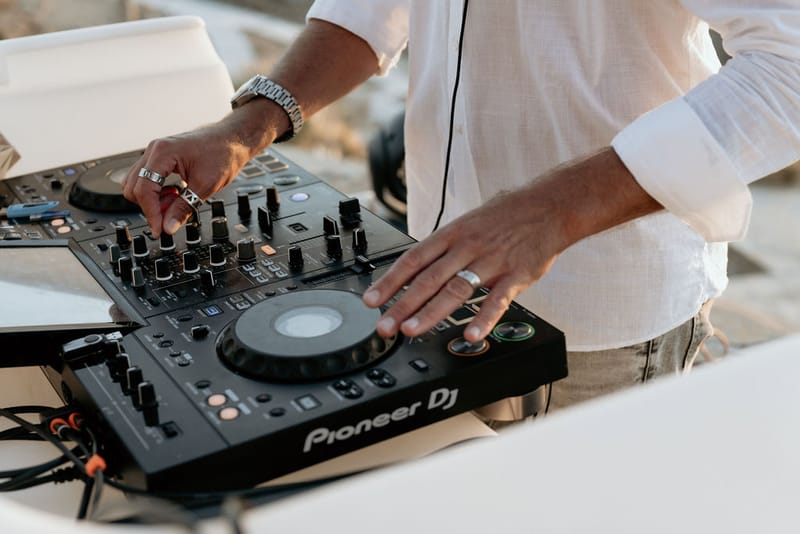 Eliana & Peter Bohemian wedding in Ios