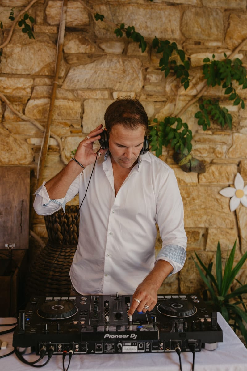 Rosie & Jordan Wedding in Ios Island