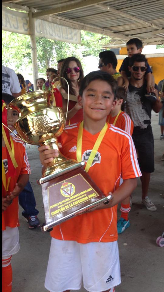 CAMPEONES DE FALSAS ILUSIONES