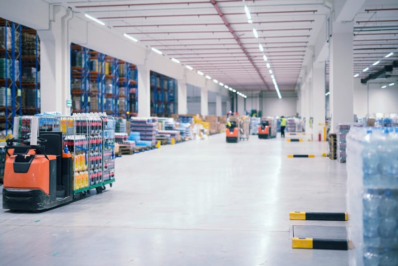 What are the factors covered under a retail supply chain?