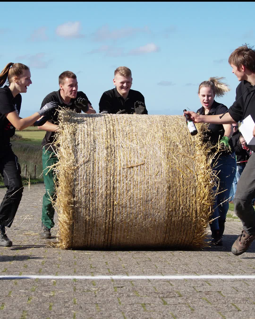 ...und Action video thumbnail