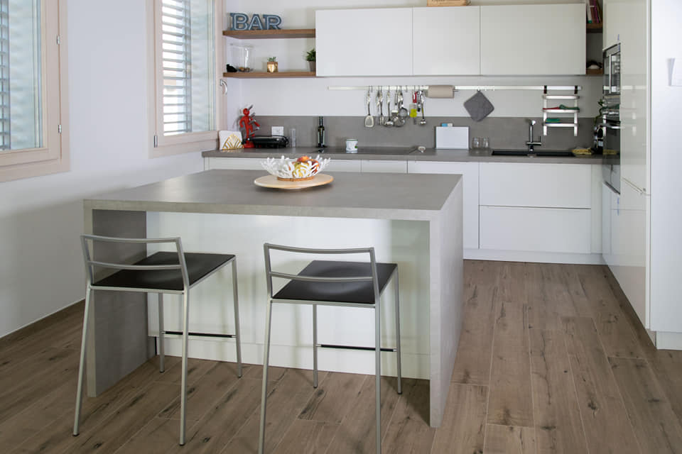 Kitchen with snack Island - Private Villa