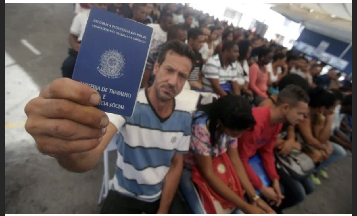 Essa é a situação do Brasil isso só vai piorar não estão sendo contados mais de 100 milhões empurrado para informalidade correndo da polícia e do rapa passando humilhação !