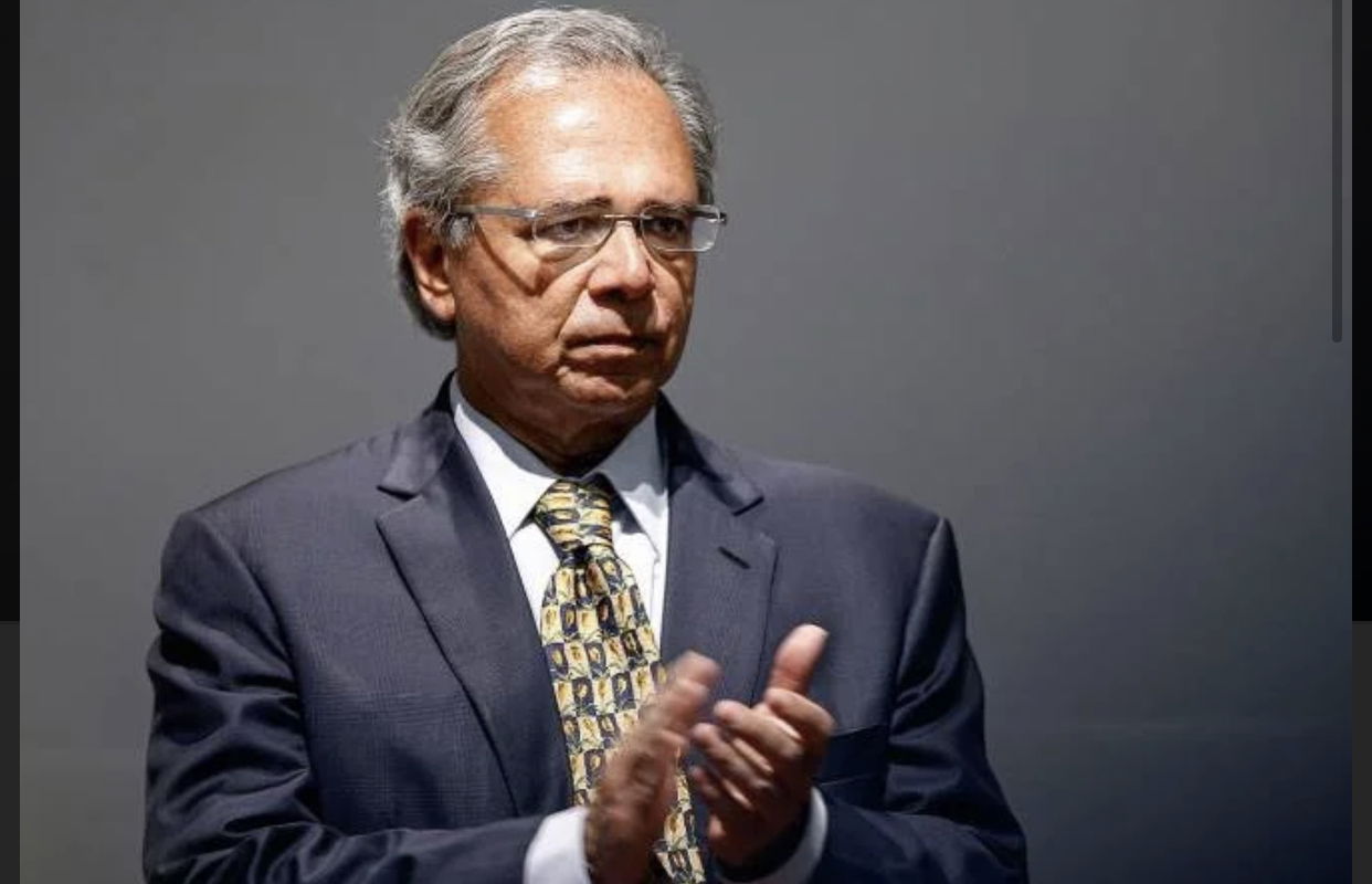 O Maior especialistas Roubo  de fundo de pensão Paulo Guedes desmonta o Brasil e tá envolvido em todas as privatizações a seu próprio interesse Filho  da Puta precisa ser preso !! Fogo de uma Puta