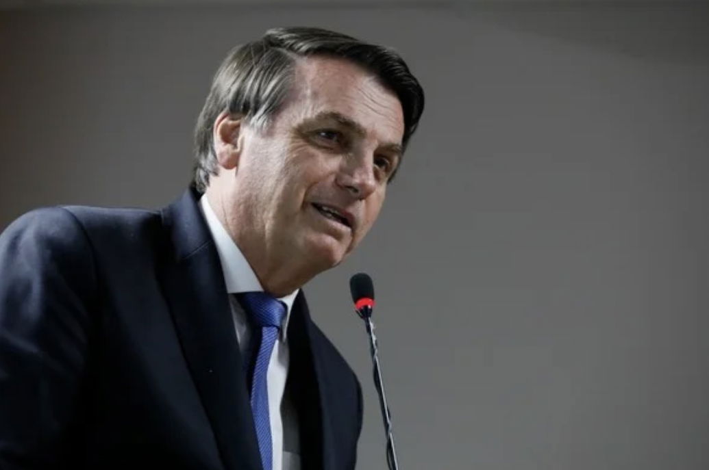 ONU limpa púlpito e hegeanizou   e trocou  o microfone depôs que Bolsonaro a ONU foi limpar e remover o microfone Biden falou logo depois