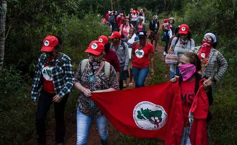 O MST QUER DISPUTAR A POLITICA AGORA NO BRASIl  VIROU MODA