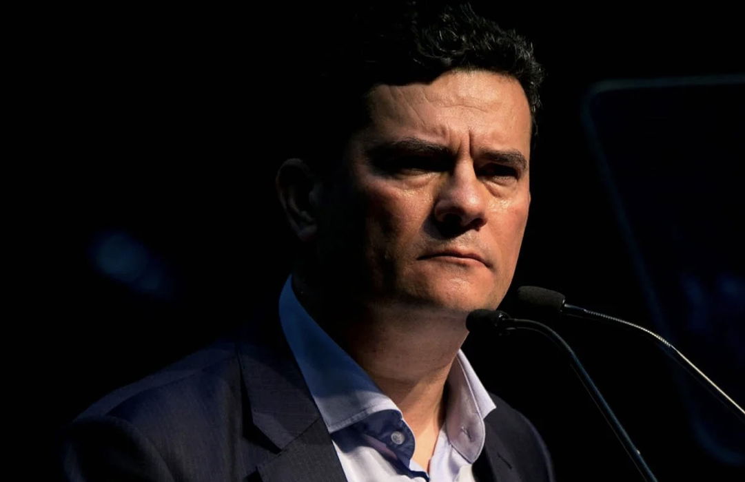 POVO PASSANDO FOME E SERGIO MORO RECEBENDO R$22MIL REIAS DE SALARIO E UM CANALHA SO NO BRASIL