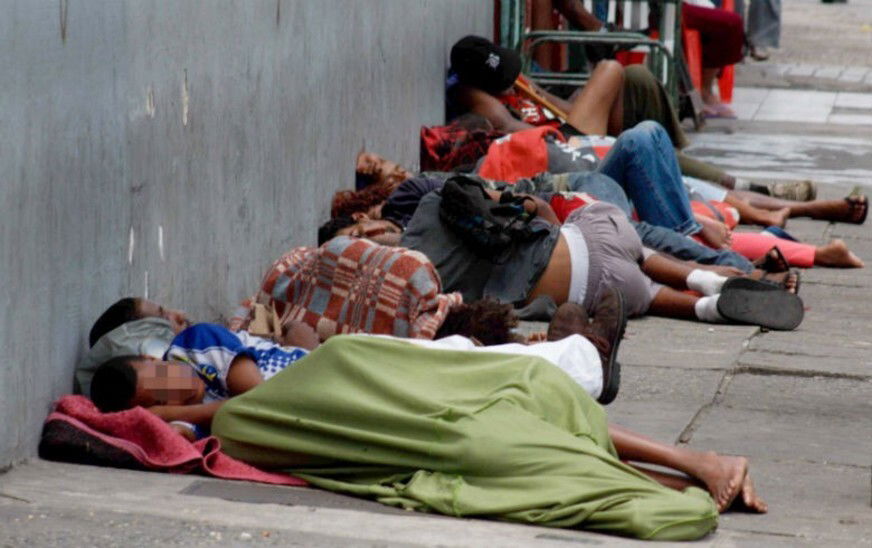 O extermínio de meninos de rua no Brasil a preocupacao e com o interesse proprio e a politica fama esse e o retrato do povo largado