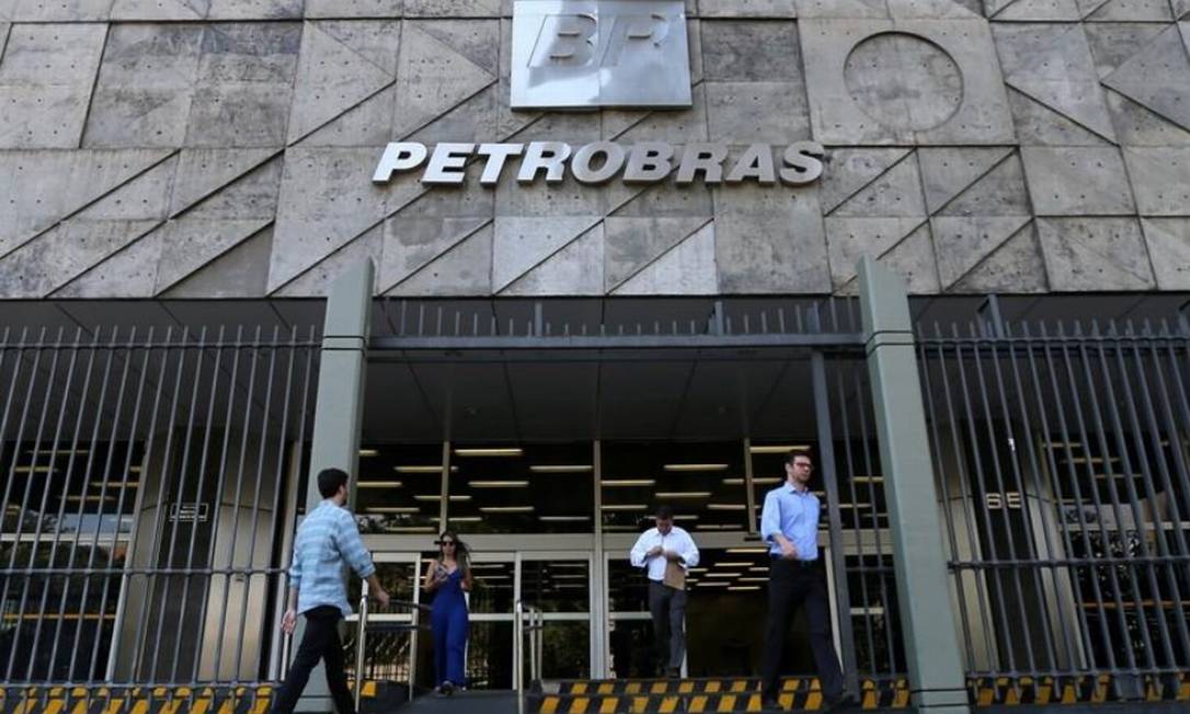 NATAL GORDO PARA MAIS DE 2 MIL ACIONISTA. A Petrobras paga nesta quarta-feira a segunda parcela de antecipação da remuneração aos acionistas, em dividendos e juros sobre capital próprio E VOCE NAO ACORDOU AINDA PARA REALIDADE