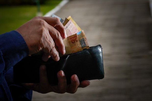 SALARIO MINIMO SERA DE R$1212 NO PRXIMO ANO VERGONHA TUDO CARO ,,