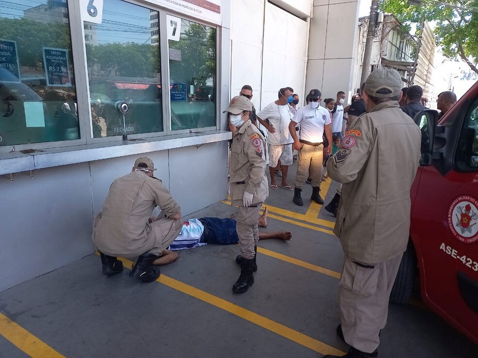 Virou normalidade todo dia matam pessoas por nada hoje U M VENDEDOR DE BALA MORTO PELA POLICIA