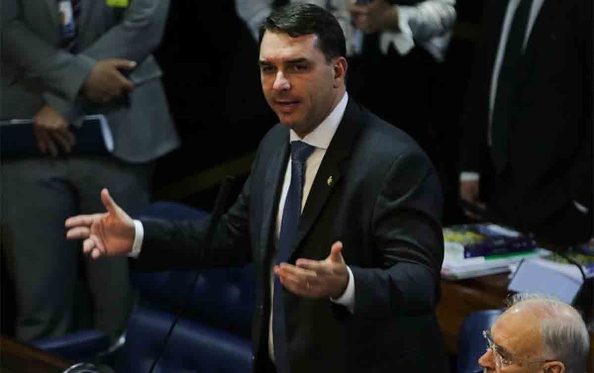 Flávio Bolsonaro colocou Receita Federal a seu serviço para tentar anular caso das rachadinhas