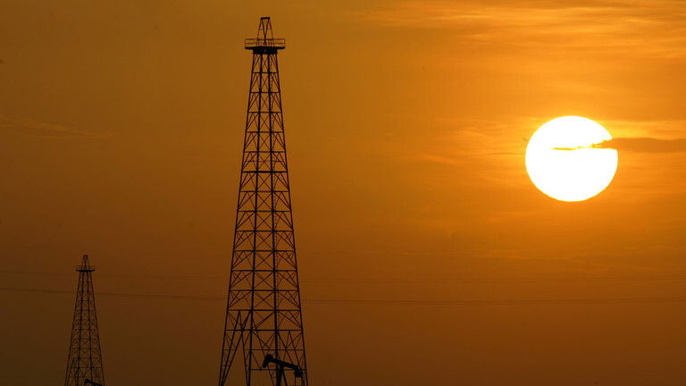 Venezuela é aliada da Rússia, mas está pronta para vender petróleo aos EUA