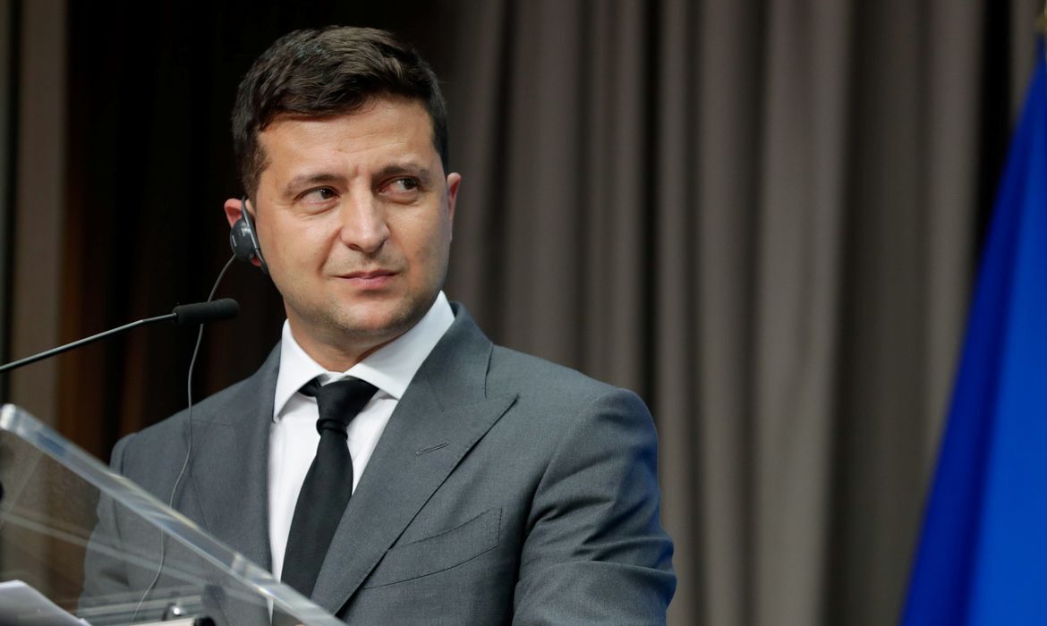 O LIDER TIRIRICA DA UCRANIA  Zelensky ESTA  NADANDO EM SUA  fortuna multimilionária CONFIRMADO !