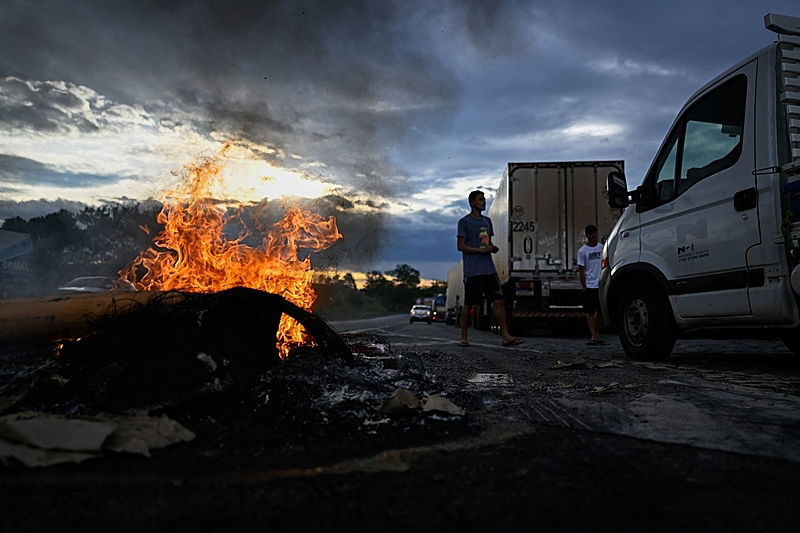 Confederação de caminhoneiros condena bloqueios e vê agro por trás de protestos