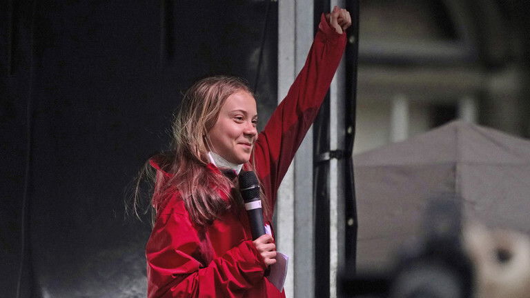 Greta Thunberg pede queda do capitalismo