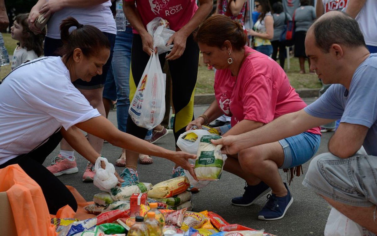 BRASIL FAVORECE O SUPER ENDIVIDAMENTO O POVO FAZ EMPRESTIMO PARA COMPRAR COMIDA