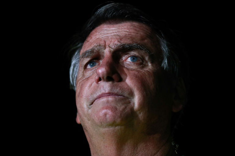 Inelegibilidade de Bolsonaro não afeta redes de desinformação,