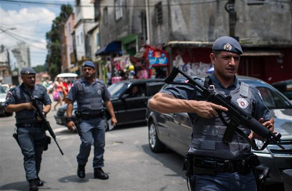 O PARATO DE EXTERMINIO CONTRA O POBRE A POLICIA PRECISA SER DESTRUIDA!