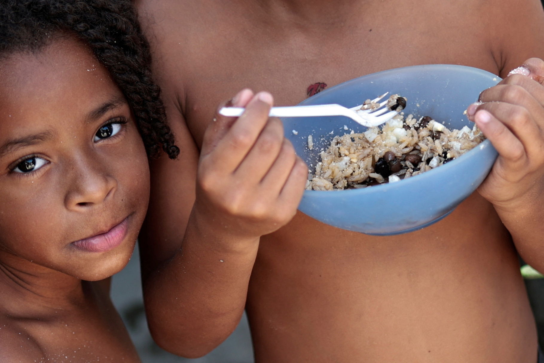 A FOME  SE ARRASTA POR MILHOES PELO BRASIL