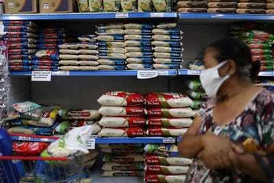 Economia brasileira cai 0,8% em maio,